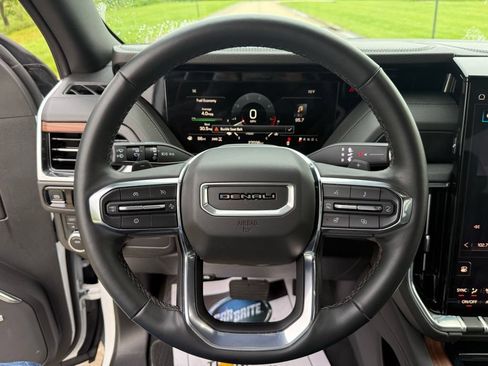 Used 2025 GMC Yukon XL Denali AWD/4WD image 30