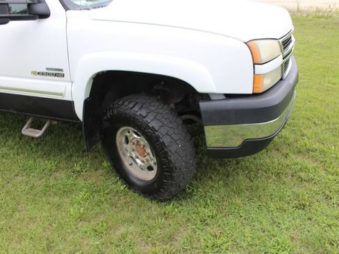 Used 2006 Chevrolet Silverado 2500 LT w/ Heavy-Duty Power Package AWD/4WD image 6