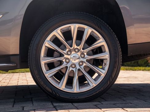 Used 2018 Cadillac Escalade Luxury AWD/4WD image 16