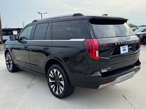Used 2025 Ford Expedition Platinum w/ Driver's Package AWD/4WD image 10