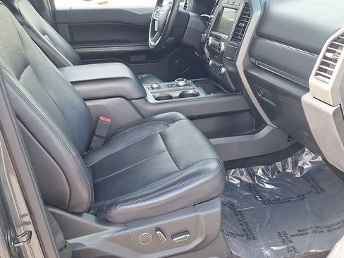 Used 2018 Ford Expedition XLT w/ Equipment Group 202A AWD/4WD image 28