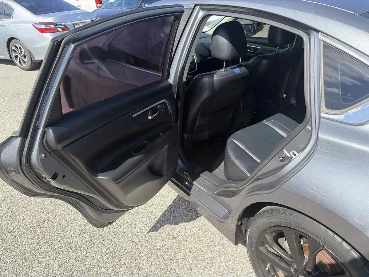 Used 2018 Nissan Altima 2.5 SR w/ SR Midnight Edition FWD image 14