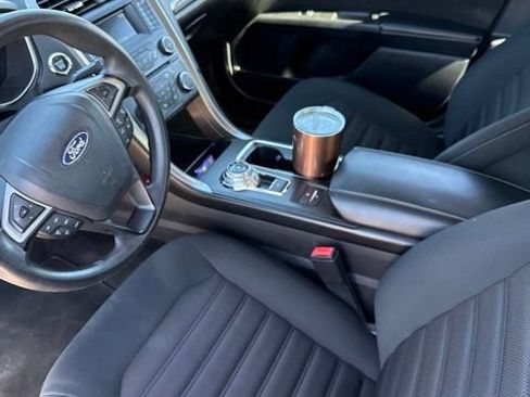 Used 2018 Ford Fusion SE FWD image 5