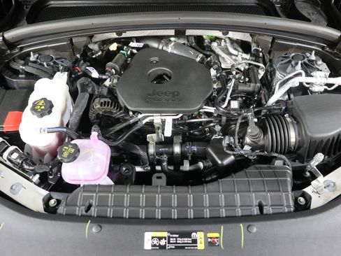 New 2026 Jeep Grand Cherokee Altitude AWD/4WD image 14
