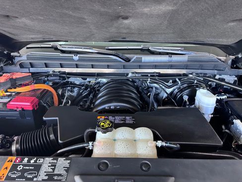 Used 2018 Chevrolet Silverado 1500 LT w/ LT Eassist Package image 33