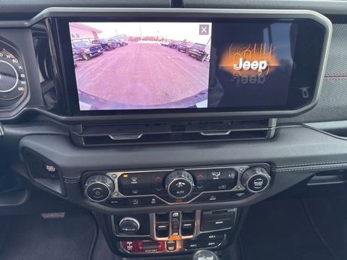 Used 2025 Jeep Wrangler Unlimited Rubicon image 24
