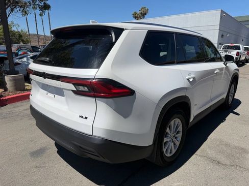 Used 2024 Toyota Grand Highlander AWD image 14