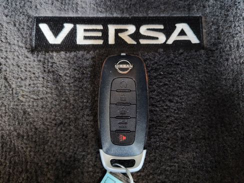 Used 2024 Nissan Versa SR FWD image 29