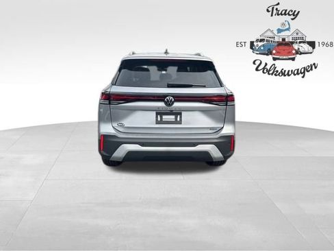 New 2025 Volkswagen Tiguan SE image 7