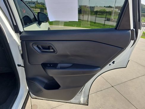 Used 2024 Nissan Rogue S FWD image 16