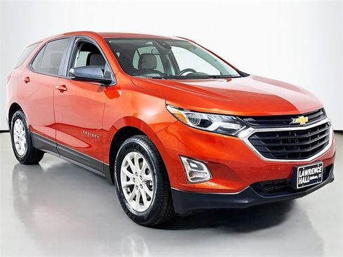 Used 2020 Chevrolet Equinox LS w/ LS Convenience Package image 3