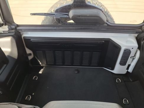Used 2018 Jeep Wrangler Unlimited Sahara w/ Uconnect 4C Nav & Sound Group AWD/4WD image 29