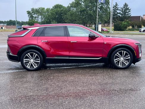 Certified 2024 Cadillac Lyriq Luxury AWD/4WD image 47