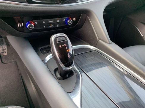 Used 2020 Buick Enclave Essence image 23