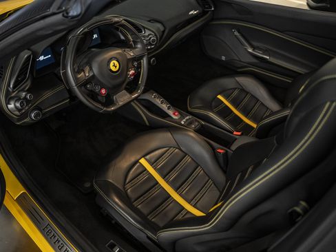 Used 2018 Ferrari 488 Spider RWD image 36