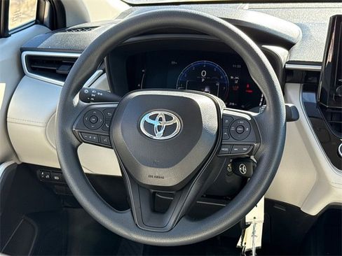 Used 2026 Toyota Corolla Cross L image 13