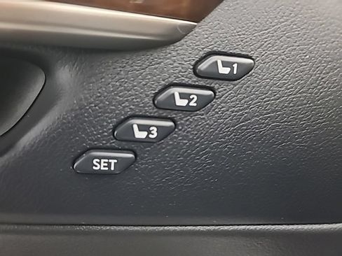 Used 2015 Lexus ES 350 w/ Luxury Package FWD image 21