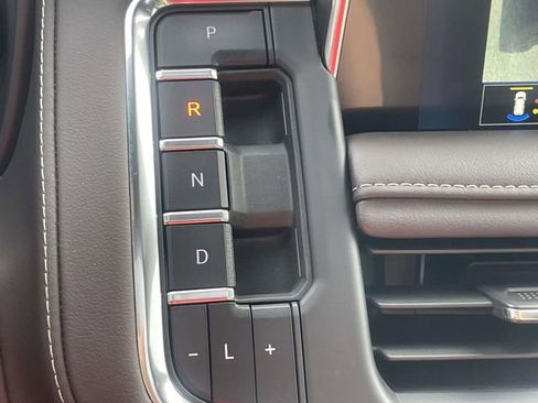 Used 2024 Chevrolet Tahoe Z71 w/ Luxury Package image 22