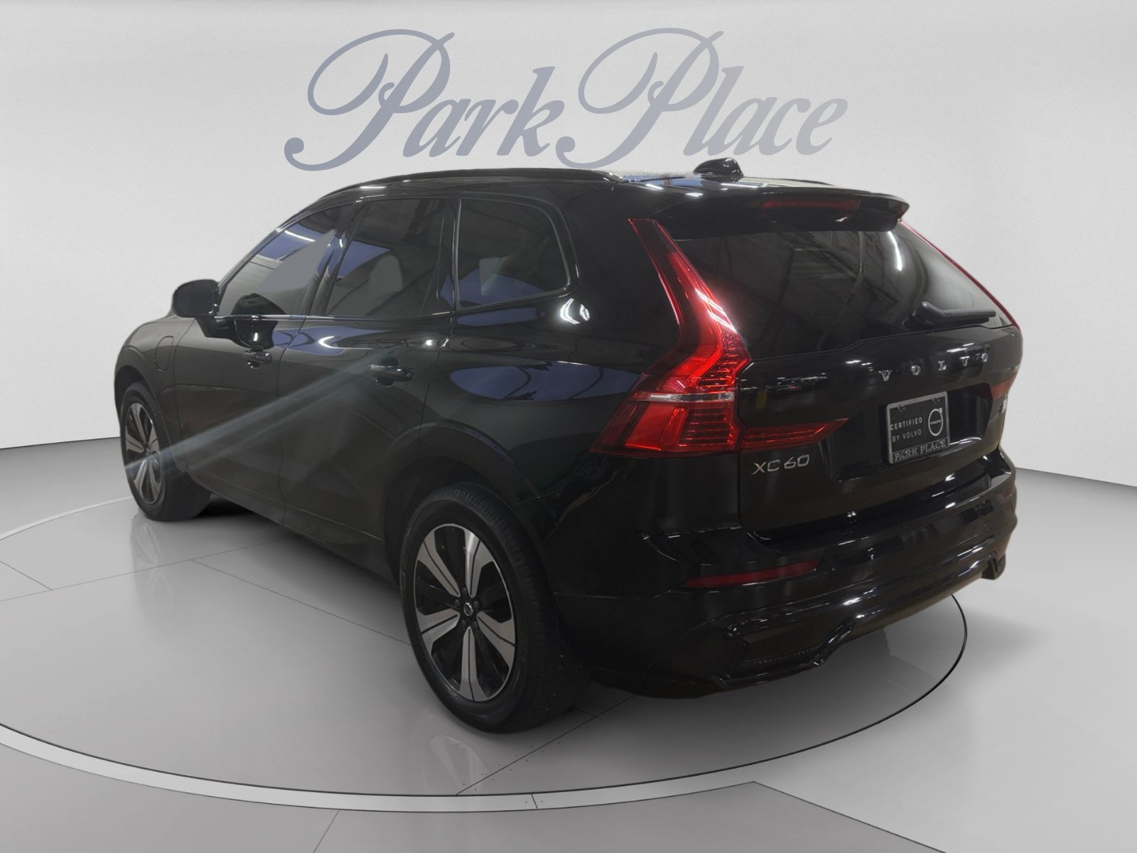 Used 2024 Volvo XC60 T8 Core AWD/4WD image 3