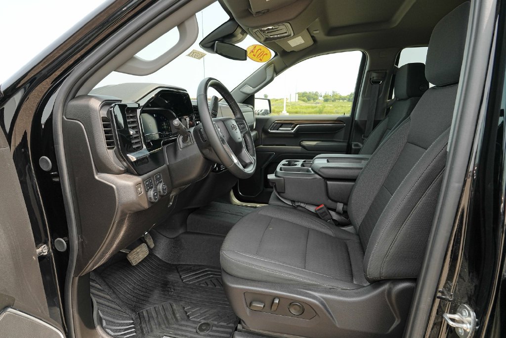 Used 2024 Chevrolet Silverado 1500 RST AWD/4WD image 17