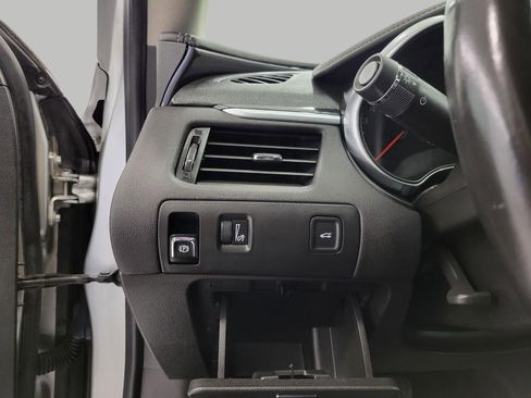 Used 2017 Chevrolet Impala LT FWD image 11