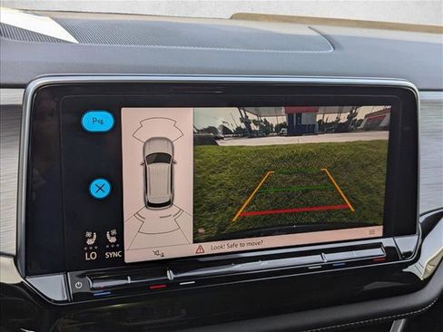 New 2026 Volkswagen Atlas Cross Sport SE image 12