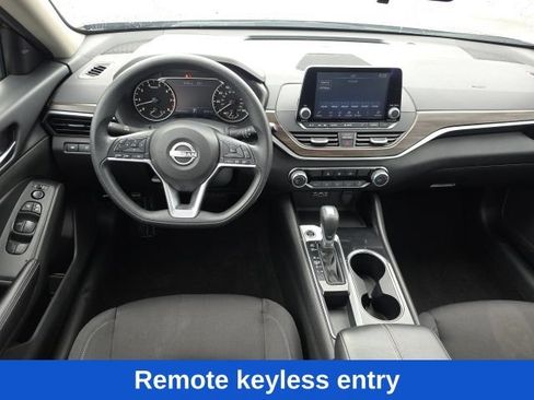 Used 2024 Nissan Altima 2.5 SV FWD image 2