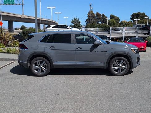 Used 2024 Volkswagen Atlas Cross Sport SEL R-Line AWD/4WD image 6