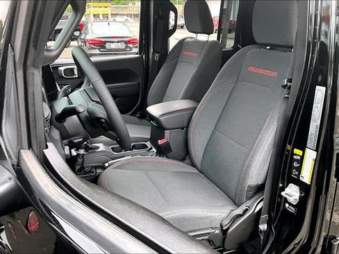 Used 2025 Jeep Gladiator Rubicon w/ Safety Group AWD/4WD image 27