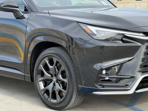 New 2026 Lexus TX 500h AWD image 4