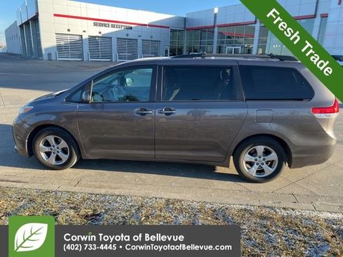 Used 2011 Toyota Sienna LE image 7