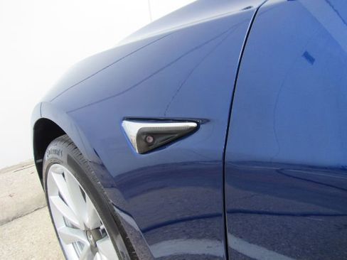 Used 2019 Tesla Model 3 Standard Range Plus image 14