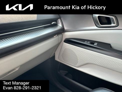Used 2024 Kia Carnival LX FWD image 32