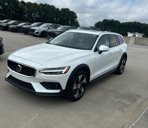 Used 2026 Volvo V60 B5 Cross Country Plus AWD/4WD image 3