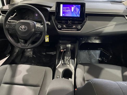 Used 2025 Toyota Corolla LE image 5