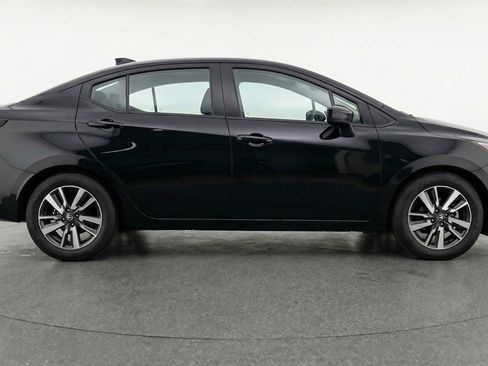 Used 2025 Nissan Versa SV image 11