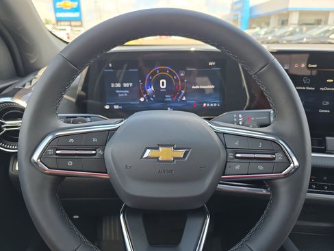 New 2026 Chevrolet Equinox LT w/ Convenience Package II FWD image 18