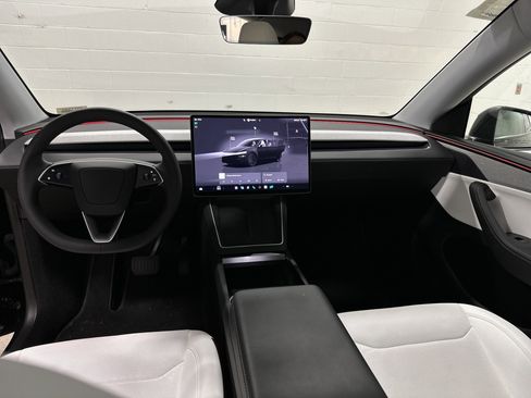 Used 2026 Tesla Model Y 2WD image 29