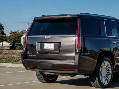 Used 2016 Cadillac Escalade Platinum image 10