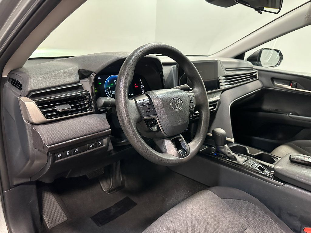 Used 2025 Toyota Camry LE FWD image 8