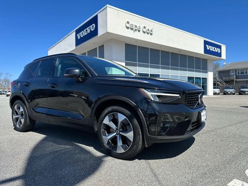 Used 2023 Volvo XC40 B5 Plus w/ Driver Assist Package image 2