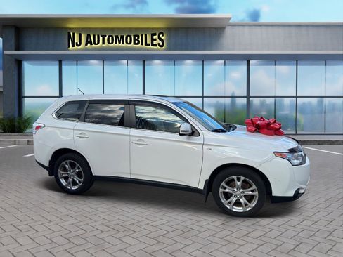 Used 2014 Mitsubishi Outlander GT AWD/4WD image 8