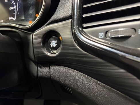 Used 2021 Jeep Grand Cherokee Altitude image 36