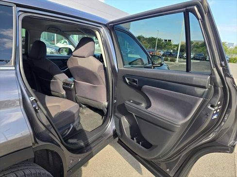 Used 2023 Toyota Highlander LE FWD image 15