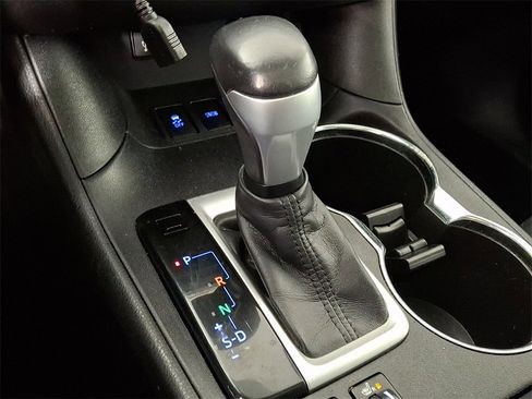 Used 2014 Toyota Highlander XLE image 17