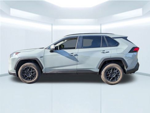 Used 2021 Toyota RAV4 XLE image 2