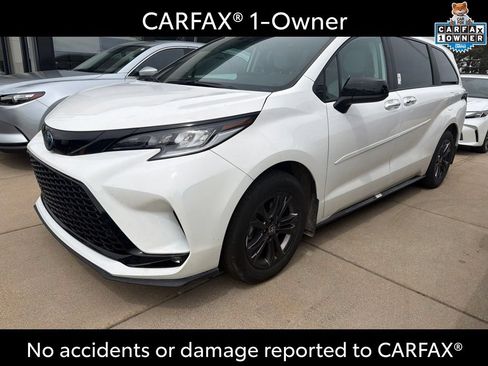 Used 2025 Toyota Sienna XSE AWD/4WD image 2