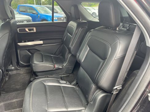 Used 2021 Ford Explorer XLT w/ Equipment Group 202A AWD/4WD image 11