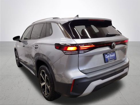 New 2025 Volkswagen Tiguan SE image 10