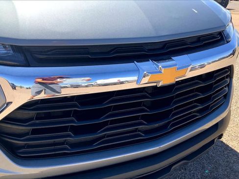 Used 2024 Chevrolet TrailBlazer LS image 37